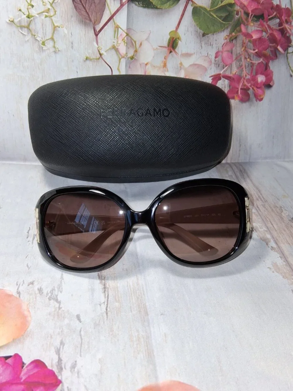 Salvatore Ferragamo Black Oval SF668S Sunglasses Gradiant lenses NEW W/Hard case